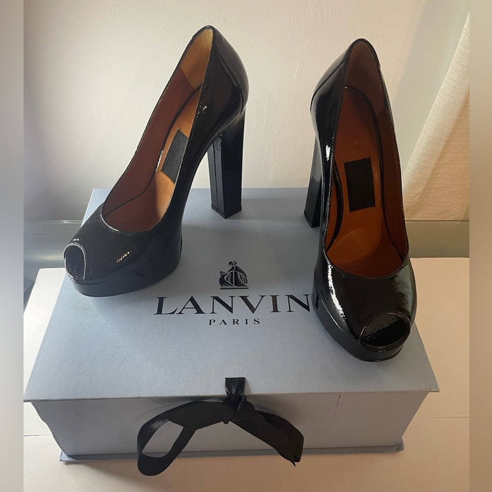 Lanvin Paris Heels Peep Toe Pumps Black Patent Leather 38 EU 7.5 8 US Lanvin